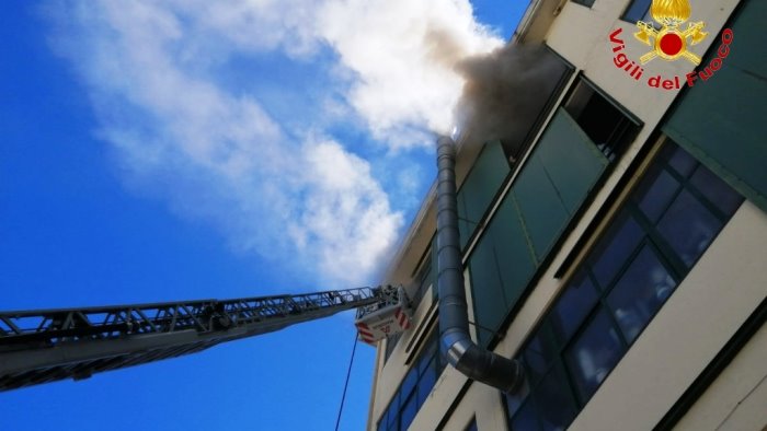 fiamme in una conceria paura a solofra