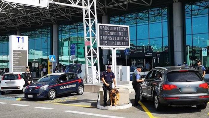 ricercato in irpinia dal 2018 bloccato all aeroporto