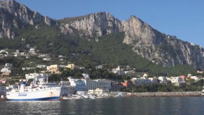 la rabbia del sindaco di capri nessun focolaio covid