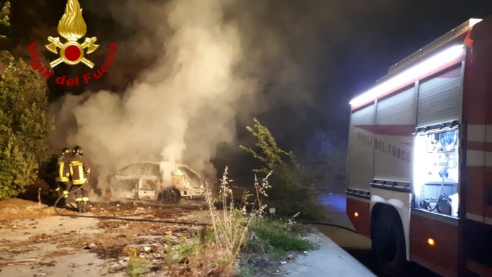 auto incendiata in localita monte serpico si indaga