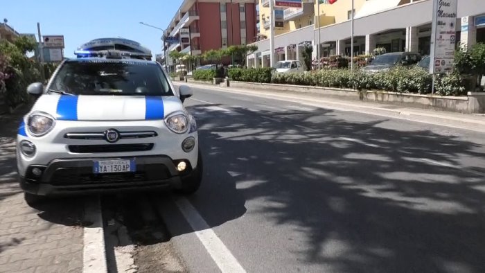 ariano travolto da un auto sulle strisce pedonali si salva per miracolo