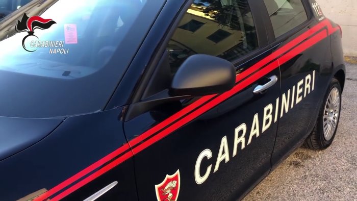 spacca una vetrina solo per un pacco di cialde di caffe arrestato