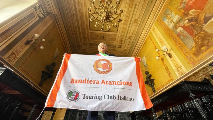 sant agata de goti e ancora bandiera arancione del touring club