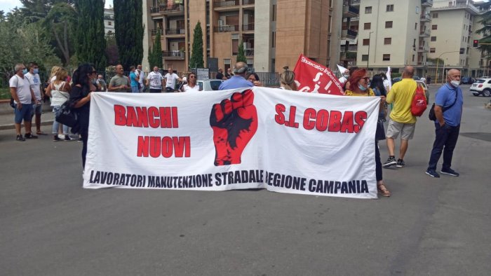 dipendente esaf licenziata manifestazione dinanzi alla provincia di benevento