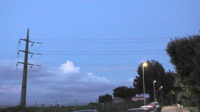 fondi ristoro per elettrodotto parte di contrada san vitale si illumina foto