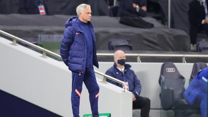 mourinho sbarca a roma tifosi giallorossi in festa