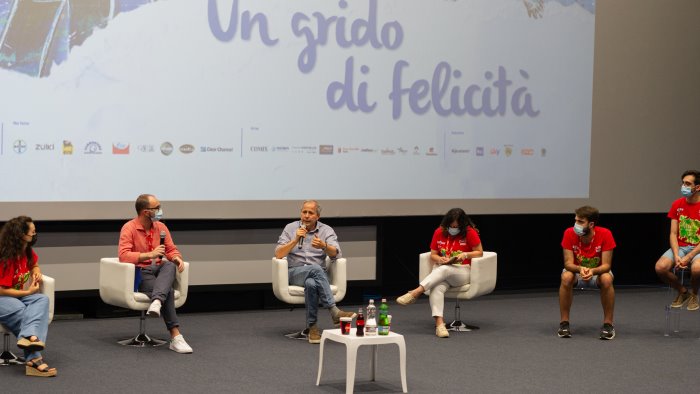 crisanti ai ragazzi di giffoni vaccinatevi fatelo per il vostro futuro