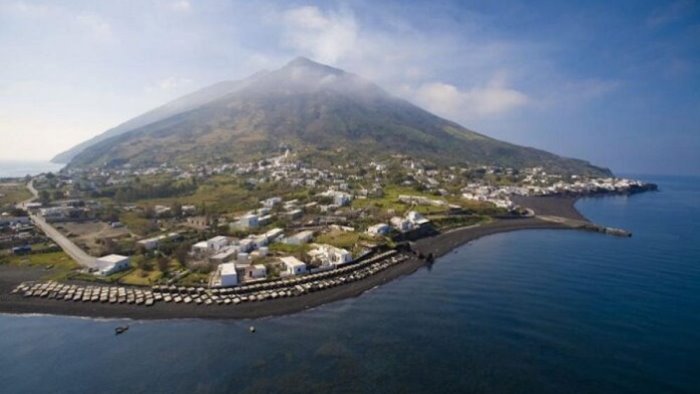 due focolai di covid alle eolie turisti positivi a stromboli e salina