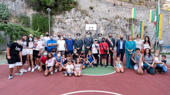 amalfi inaugurato il campo di basket nella nuova caserma della finanza