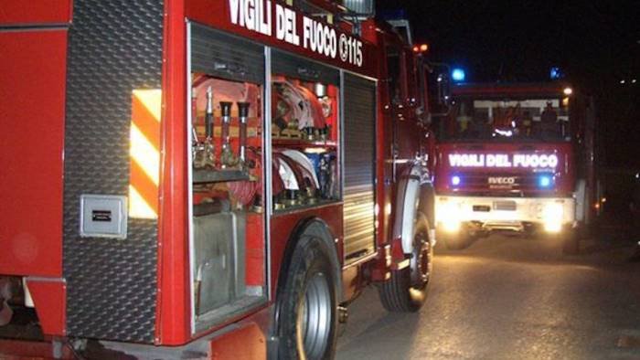 auto contro un palo ferito un giovane