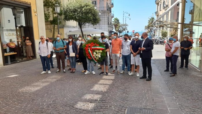 salerno omaggia carlo falvella assassinato 49 anni fa