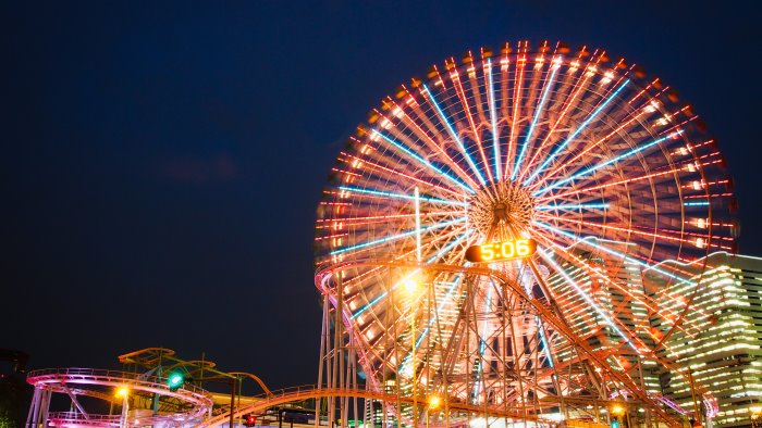 crolla una giostra al luna park ferite 10 persone