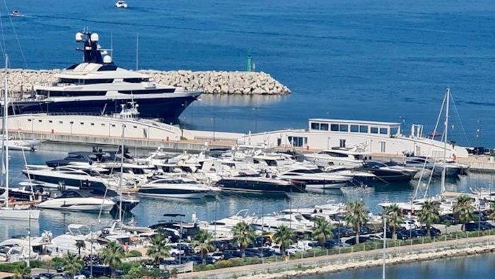 marina d arechi un weekend all insegna dei superyacht ormeggiati al pontile