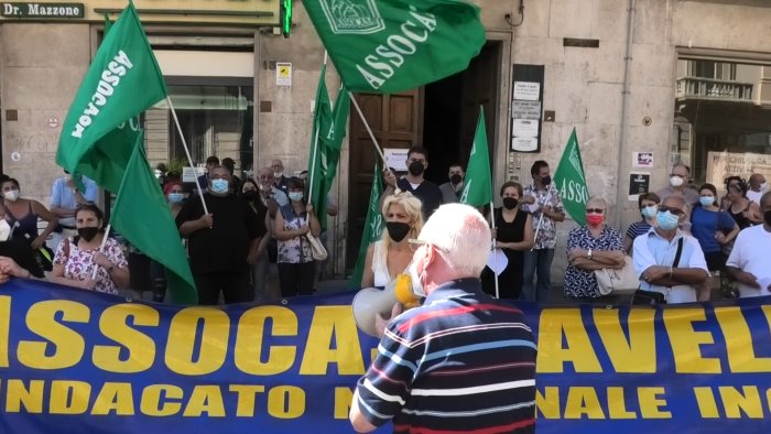 dramma casa e caos graduatorie protesta ad avellino