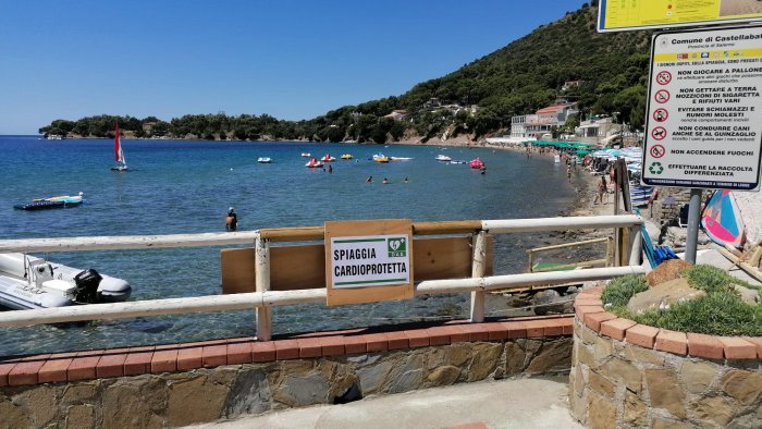 cilento la spiaggia di ogliastro marina diventa cardioprotetta