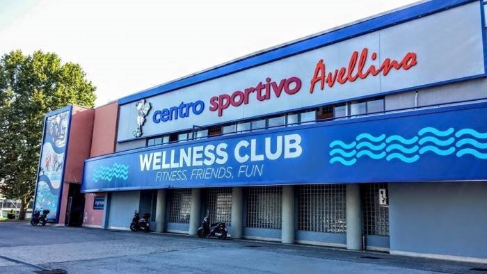 piscina comunale arriva l atto di licenziamento per i 30 ex dipendenti