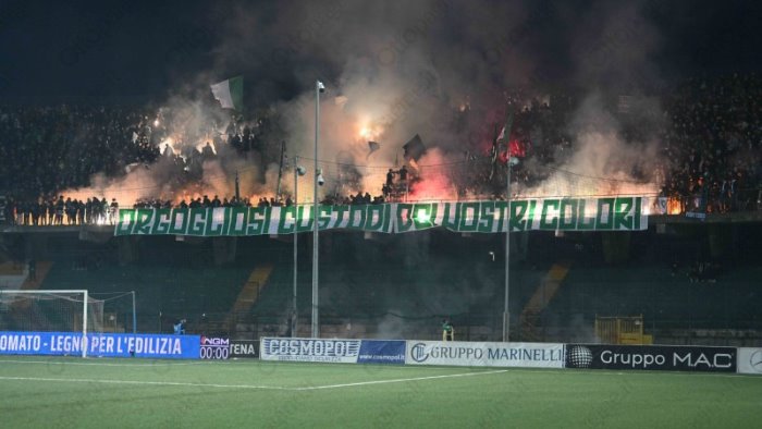 avellino sabato la festa del lupo la curva sud senso di appartenenza