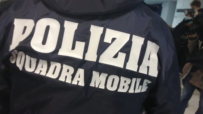 scacco agli esattori del clan pecoraro renna tre arresti della mobile