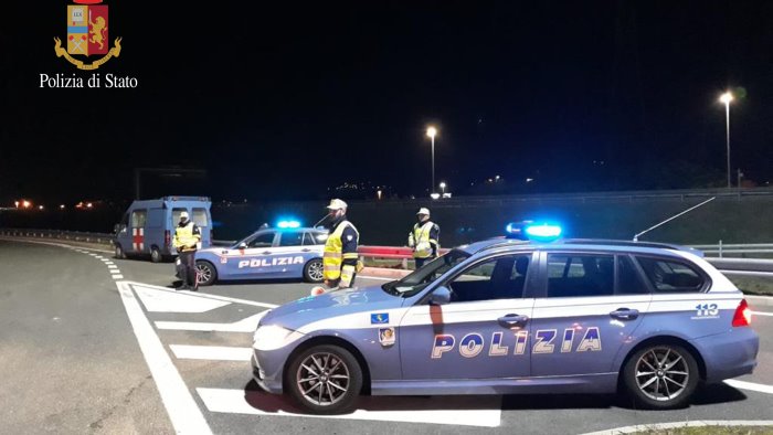 mezzo pesante a fuoco chiuso il raccordo autostradale sicignano potenza