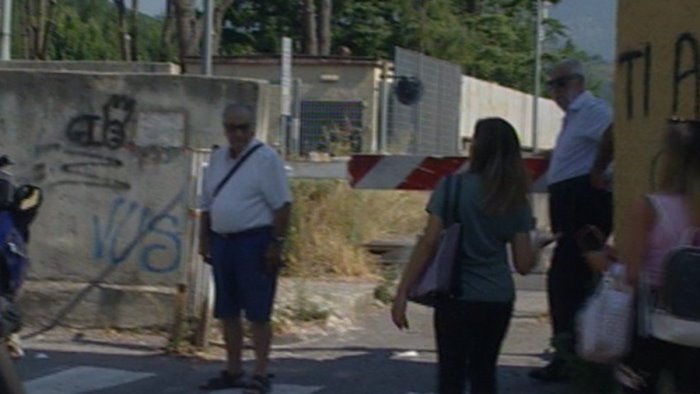 tragedia a nocera 82enne investita da un treno vicino a un passaggio a livello