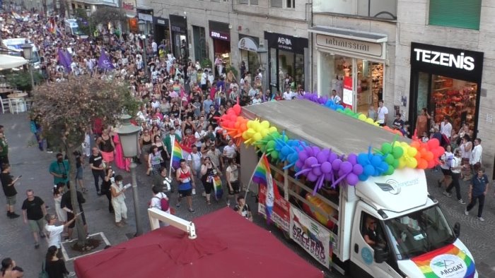 pride salerno il corteo per i diritti e l inclusione sfila in citta