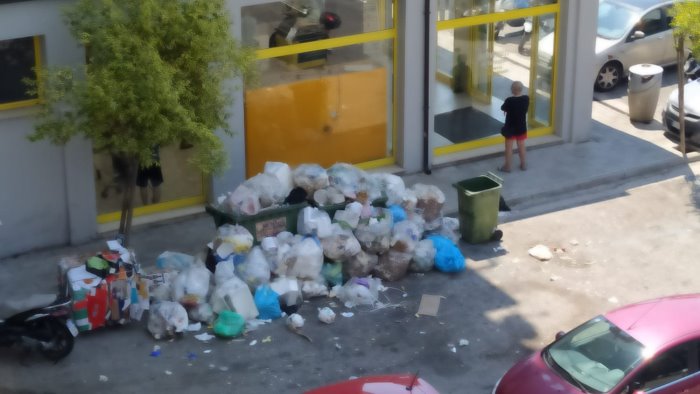 salerno pulita bacchetta i supermercati non rispettano norme della raccolta