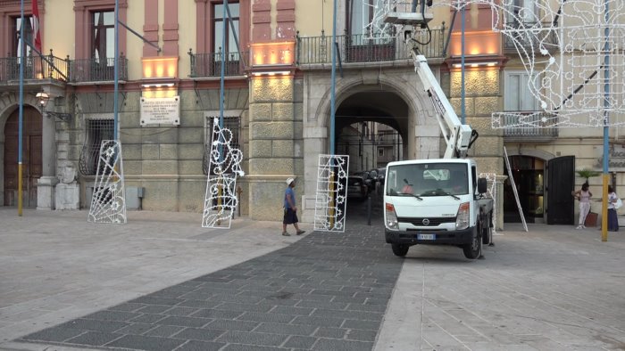 via le luminarie dalla provincia il cattivo gusto e la lite festa buonopane