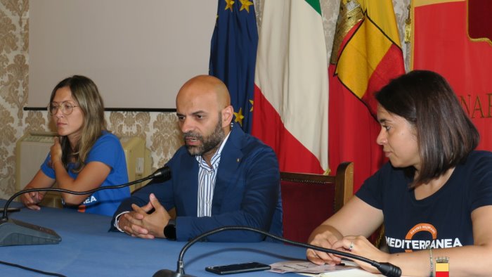 napoli al fianco dei rifugiati presentato il festival con le ong