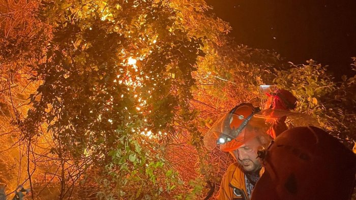 ravello scoppia l incendio dopo i fuochi pirotecnici per san pantaleone