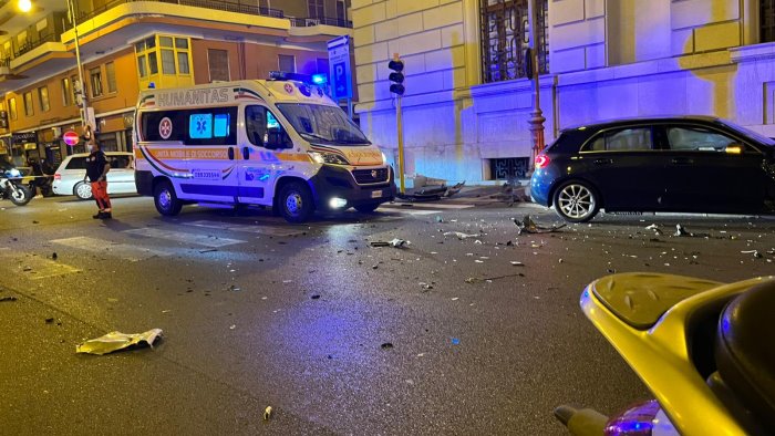 salerno paura nella notte ennesimo incidente all incrocio maledetto