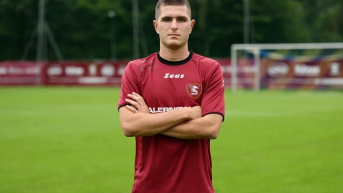 ufficiale salernitana pirola e un nuovo calciatore granata