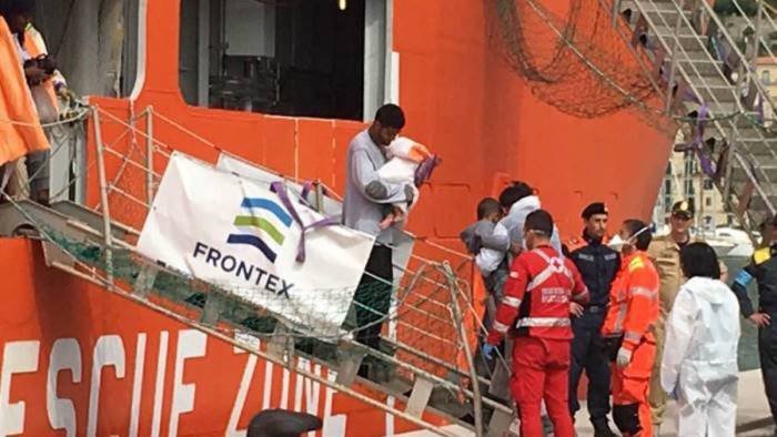 migranti domani sbarca a salerno nave con 387 naufraghi