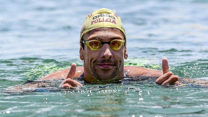 nuoto campionato italiano acque libere sanzullo trionfa nella 25 km