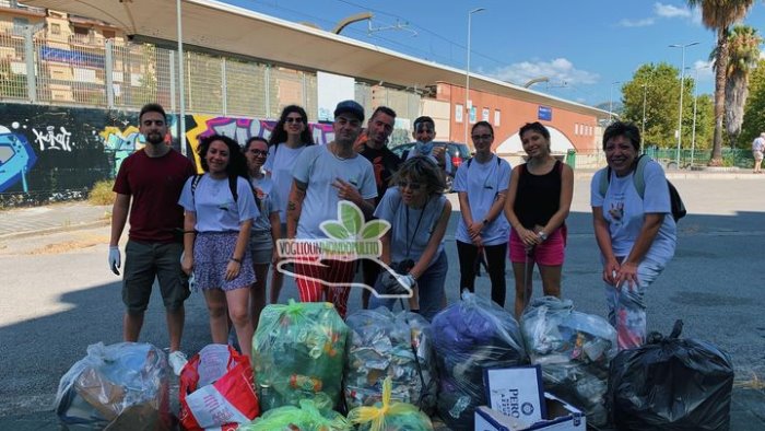 salerno ripulita dai volontari di voglio un mondo pulito la metro di mercatello