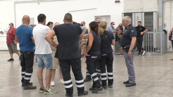 salerno protesta facilitatori bennet non ci lasceremo intimidire