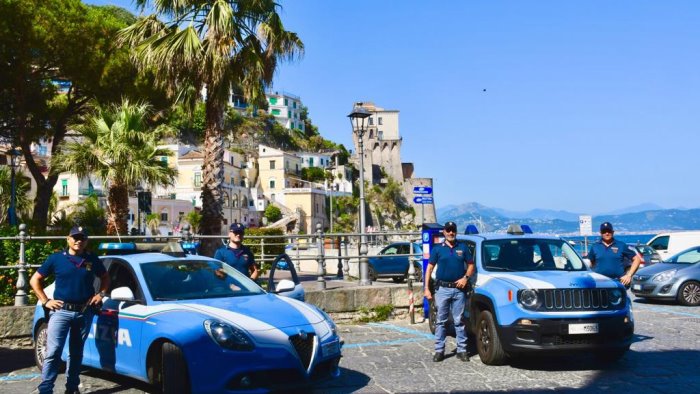 cetara task force della polizia controllate oltre 100 persone e 60 veicoli