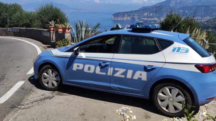 in vacanza con la moglie a sorrento ma era ricercato arrestato