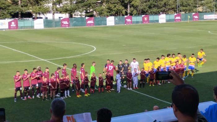 salernitana delfino curi pescara 3 0 tris granata nella prima uscita stagionale