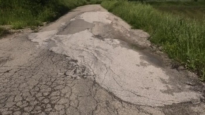 strade dissestate svolta della regione stanziato mezzo miliardo di euro