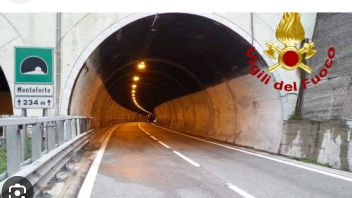 monteforte verifiche in galleria chiude l autostrada a16 tra baiano e avellino