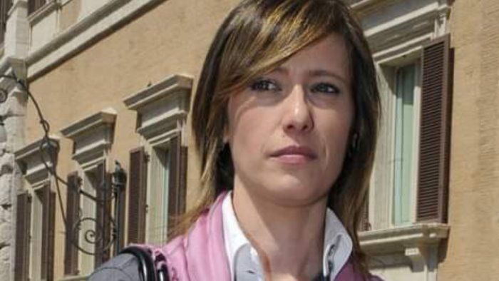 ilaria cucchi in carcere manca l acqua ad avellino si e toccato il fondo