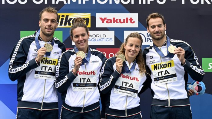 nuoto mondiali acerenza e taddeucci portano il cc napoli al titolo iridato