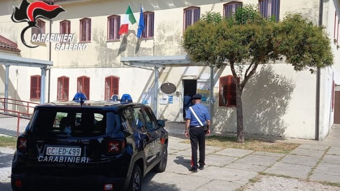 furto e incendio in una scuola a capaccio finiscono ai domiciliari 4 minorenni