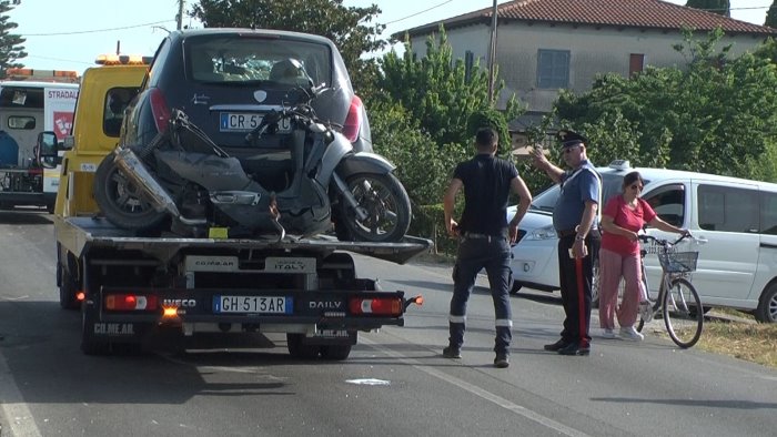 tragico incidente a capaccio auto contro scooter muore centauro 45enne