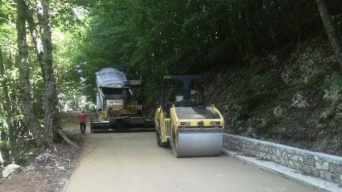 prosegue la messa in sicurezza della strada per il monte cervati