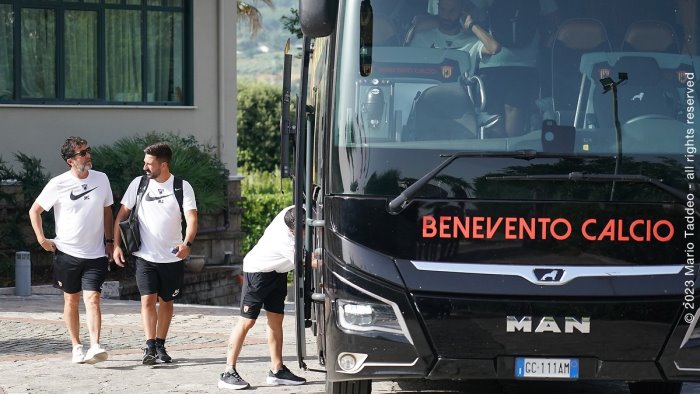 il benevento e partito per il ritiro al mancini le foto