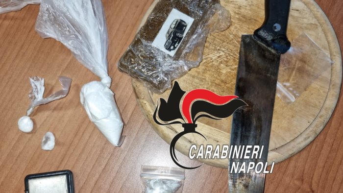 scampia carabinieri arrestano pusher dopo spericolato inseguimento