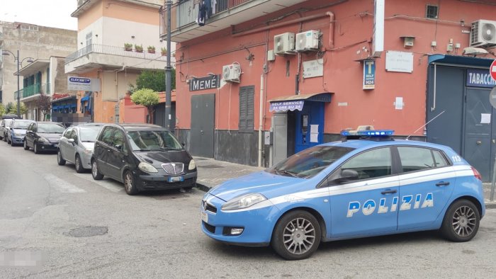 napoli controlli della polizia nei quartieri san giovanni e barra