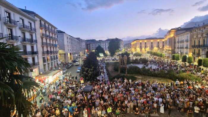 avellino l alzata del pannetto apre il ferragosto show del sindaco festa