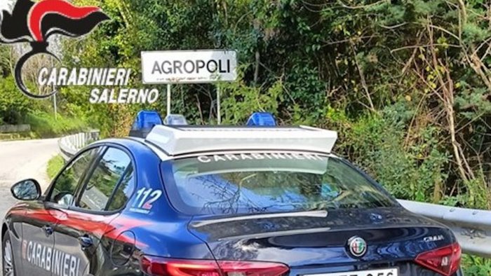 sorpreso su un motorino rubato senza patente e casco nei guai 17enne